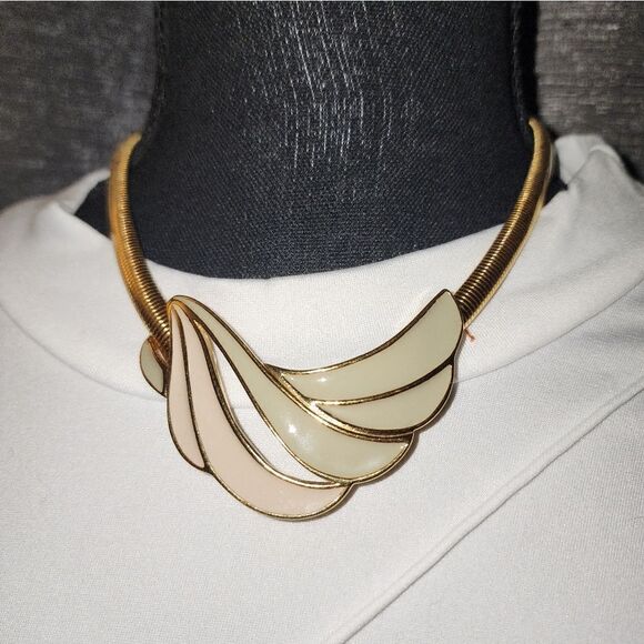 VTG 90's Trifari Omega Chain Green and White Enamel Swirl Choker Necklace - Picture 13 of 13